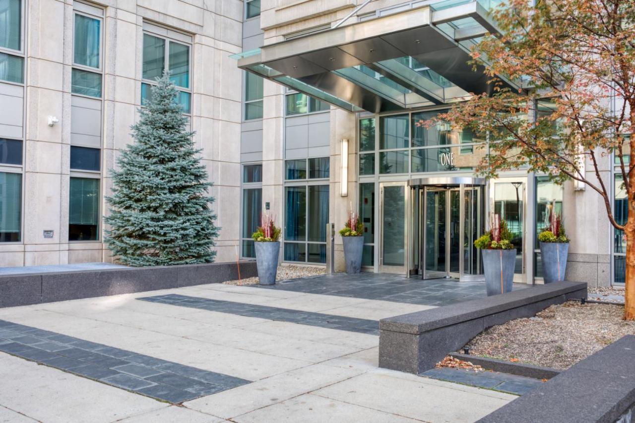 شقة E Cambridge 1Br W Wd Gym Steps From Train Bos-524 بوسطن المظهر الخارجي الصورة